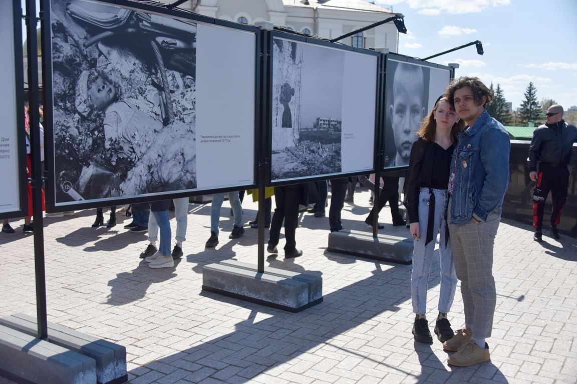 Фотовыставка об историях детей Донбасса открылась в Екатеринбурге. Фото -  «Уральский рабочий»